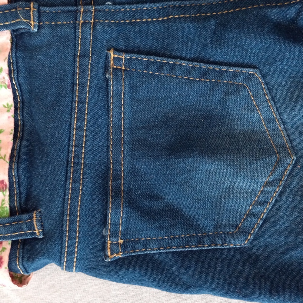 Shorts - Picture 4 of 10